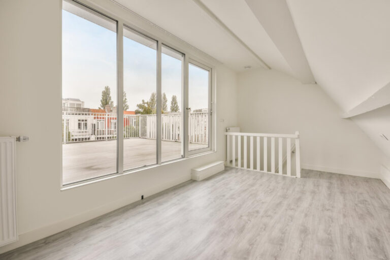 an-empty-room-in-the-upper-floor-with-the-door-entering-to-the-balcony